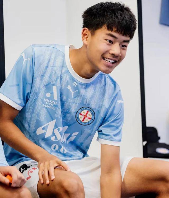 17歲華裔新星!澳超首發,策動首球,或代表國足出戰_黃振文_澳大利亞_中