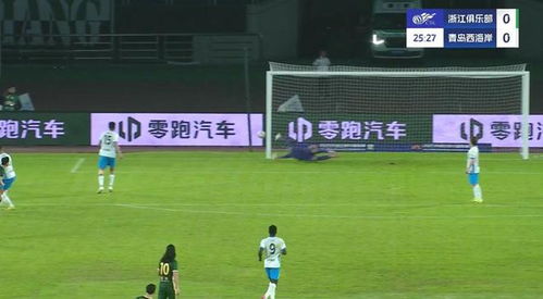 差一點(diǎn) 王鈺棟邊路分球,陶強(qiáng)龍轟出一腳遠(yuǎn)射擊中立柱